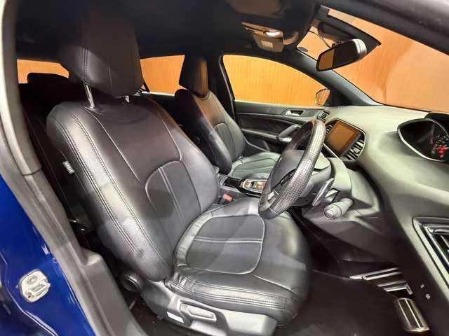 プジョー ３０８ GTライン ブルーHDi 千葉県 2019(令1)年 5万km マグネティックブルー 革調シートカバー　/ACC　/BSM　/ディスプレイオーディオ　/CarPlay　/衝突軽減ブレーキ　/Bluetooth　/パドルシフト　/ドライブレコーダー　/純正17インチAW　/LEDヘッドライト　/オートライト　/ETC　/アイドリングストップ