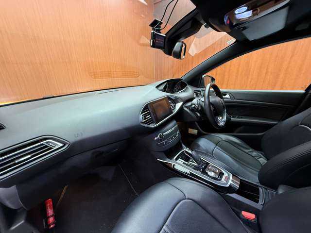 プジョー ３０８ GTライン ブルーHDi 千葉県 2019(令1)年 5万km マグネティックブルー 革調シートカバー　/ACC　/BSM　/ディスプレイオーディオ　/CarPlay　/衝突軽減ブレーキ　/Bluetooth　/パドルシフト　/ドライブレコーダー　/純正17インチAW　/LEDヘッドライト　/オートライト　/ETC　/アイドリングストップ