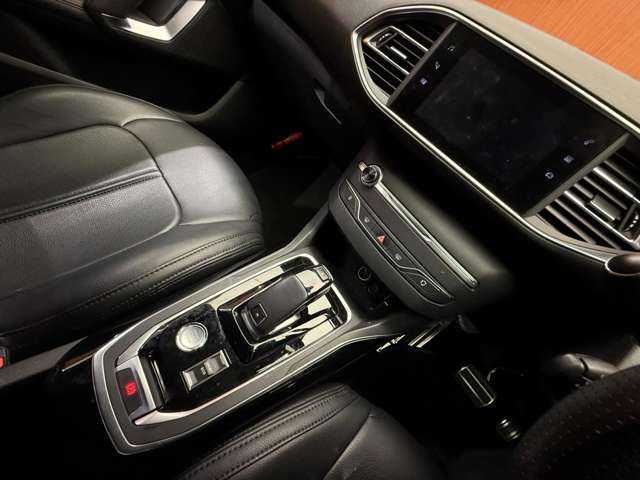 プジョー ３０８ GTライン ブルーHDi 千葉県 2019(令1)年 5万km マグネティックブルー 革調シートカバー　/ACC　/BSM　/ディスプレイオーディオ　/CarPlay　/衝突軽減ブレーキ　/Bluetooth　/パドルシフト　/ドライブレコーダー　/純正17インチAW　/LEDヘッドライト　/オートライト　/ETC　/アイドリングストップ