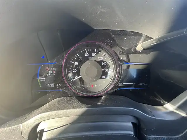 ホンダ ヴェゼル ハイブリッド X 奈良県 2014(平26)年 10万km ホワイトオーキッドパール 【(株)IDOMが運営する　じしゃロン奈良店　の自社ローン対象車両になります。こちらは現金ご利用時の価格です。自社ローンご希望の方は別途その旨お申付け下さい。】