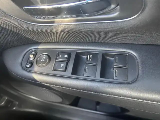 ホンダ ヴェゼル ハイブリッド X 奈良県 2014(平26)年 10万km ホワイトオーキッドパール 【(株)IDOMが運営する　じしゃロン奈良店　の自社ローン対象車両になります。こちらは現金ご利用時の価格です。自社ローンご希望の方は別途その旨お申付け下さい。】