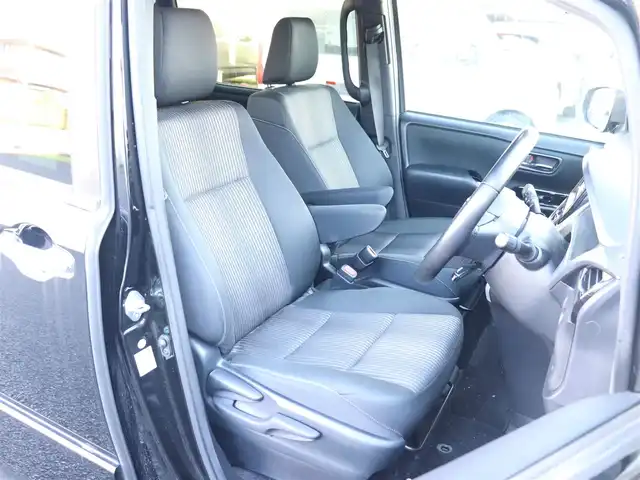 トヨタ ヴォクシー ハイブリッド ZS 煌 神奈川県 2018(平30)年 2.6万km ブラック ワンオーナー/純正メモリナビ/ワンセグテレビ/バックカメラ/両側パワースライドドア/クルーズコントロール/プッシュスタート/ETC/LEDヘッドライト/シートヒーター/保証書/取説/ナビ説/記録（R.1.2.3.4.5.6.7）/スペアスマートキー/社外AW付きスタットレスタイヤ有