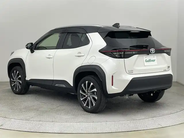 トヨタ ヤリスクロス ハイブリッド Z 道央・札幌 2021(令3)年 6.6万km ブラックマイカ/ホワイトパールクリスタルシャイン 2トーン ・寒冷地仕様/・４WD/・純正ナビゲーション/　BT/フルセグ/USB/Miracast/・ETC/・ドライブレコーダー/・全方位カメラ/・レーダークルーズコントロール/・パワーバックドア/・LEDヘッドライト/・フォグライト/・オートライト/・レーンキープアシスト/・横滑り防止装置/・ブラインドスポットモニター/・パーキングサポートブレーキ/・リヤクロストラフィックアラート/・ロードサインアシスト/・ヒルディセントコントロール/・運転席パワーシート/・ハーフレザーシート/・シートヒーター/・ステアリングヒーター/・スマートキー/・プッシュスタート/・純正AW夏タイヤ
