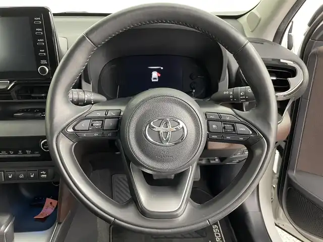 トヨタ ヤリスクロス ハイブリッド Z 道央・札幌 2021(令3)年 6.6万km ブラックマイカ/ホワイトパールクリスタルシャイン 2トーン ・寒冷地仕様/・４WD/・純正ナビゲーション/　BT/フルセグ/USB/Miracast/・ETC/・ドライブレコーダー/・全方位カメラ/・レーダークルーズコントロール/・パワーバックドア/・LEDヘッドライト/・フォグライト/・オートライト/・レーンキープアシスト/・横滑り防止装置/・ブラインドスポットモニター/・パーキングサポートブレーキ/・リヤクロストラフィックアラート/・ロードサインアシスト/・ヒルディセントコントロール/・運転席パワーシート/・ハーフレザーシート/・シートヒーター/・ステアリングヒーター/・スマートキー/・プッシュスタート/・純正AW夏タイヤ