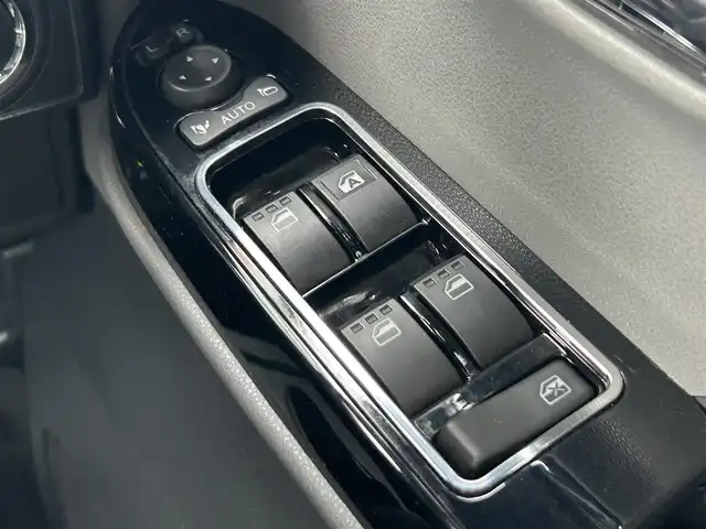 ダイハツ タント カスタム RS 奈良県 2019(令1)年 3.7万km パールブラック 純正ナビ　/フルセグTV/ＥＴＣ　/両側パワースライドドア　/フリップダウンモニター　/Ｂｌｕｅｔｏｏｔｈ/CDチェンジャー/DVD再生機能　/コーナーセンサー前後　/純正フロアマット　/純正アルミホイール　/ＵＳＢ入力端子　/バックカメラ/スペアキー/LEDヘッドライト/オートライト/盗難防止装置/衝突被害軽減システム