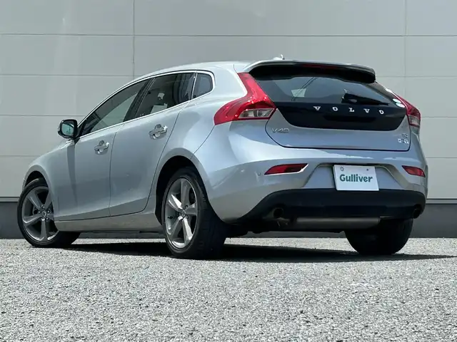 ボルボ Ｖ４０ T－4 茨城県 2013(平25)年 6.3万km エレクトリックシルバーメタリック 純正ディスプレイオーディオ/BT接続/純正ドライブレコーダー/　（4JR602797）/ACC/ETC/純正17インチAW/電動リアゲート/両席シートヒーター/D席パワーシート/LEDヘッドライト/オートライト/オートマチックハイビーム/アイドリングストップ/レーンキープアシスト/ABS/USB入力端子/W＋サイドエアバッグ