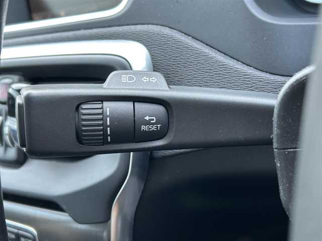ボルボ Ｖ４０ T－4 茨城県 2013(平25)年 6.3万km エレクトリックシルバーメタリック 純正ディスプレイオーディオ/BT接続/純正ドライブレコーダー/　（4JR602797）/ACC/ETC/純正17インチAW/電動リアゲート/両席シートヒーター/D席パワーシート/LEDヘッドライト/オートライト/オートマチックハイビーム/アイドリングストップ/レーンキープアシスト/ABS/USB入力端子/W＋サイドエアバッグ