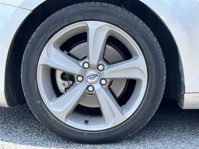 ボルボ Ｖ４０ T－4 茨城県 2013(平25)年 6.3万km エレクトリックシルバーメタリック 純正ディスプレイオーディオ/BT接続/純正ドライブレコーダー/　（4JR602797）/ACC/ETC/純正17インチAW/電動リアゲート/両席シートヒーター/D席パワーシート/LEDヘッドライト/オートライト/オートマチックハイビーム/アイドリングストップ/レーンキープアシスト/ABS/USB入力端子/W＋サイドエアバッグ