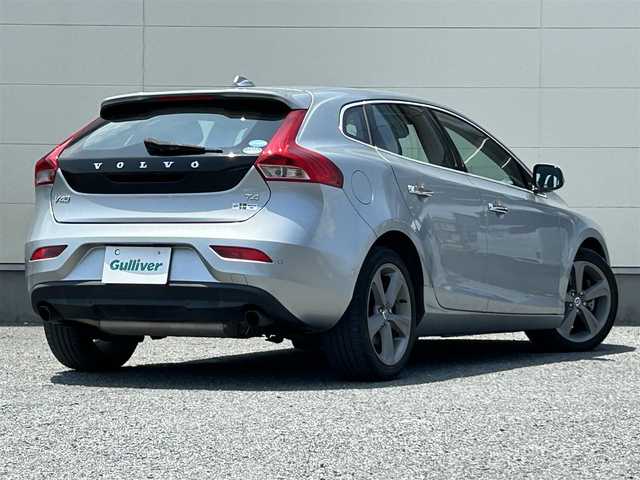 ボルボ Ｖ４０ T－4 茨城県 2013(平25)年 6.3万km エレクトリックシルバーメタリック 純正ディスプレイオーディオ/BT接続/純正ドライブレコーダー/　（4JR602797）/ACC/ETC/純正17インチAW/電動リアゲート/両席シートヒーター/D席パワーシート/LEDヘッドライト/オートライト/オートマチックハイビーム/アイドリングストップ/レーンキープアシスト/ABS/USB入力端子/W＋サイドエアバッグ