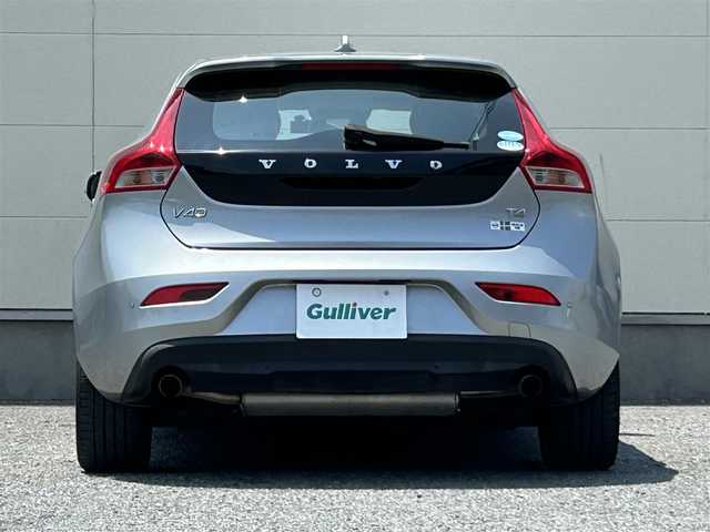 ボルボ Ｖ４０ T－4 茨城県 2013(平25)年 6.3万km エレクトリックシルバーメタリック 純正ディスプレイオーディオ/BT接続/純正ドライブレコーダー/　（4JR602797）/ACC/ETC/純正17インチAW/電動リアゲート/両席シートヒーター/D席パワーシート/LEDヘッドライト/オートライト/オートマチックハイビーム/アイドリングストップ/レーンキープアシスト/ABS/USB入力端子/W＋サイドエアバッグ
