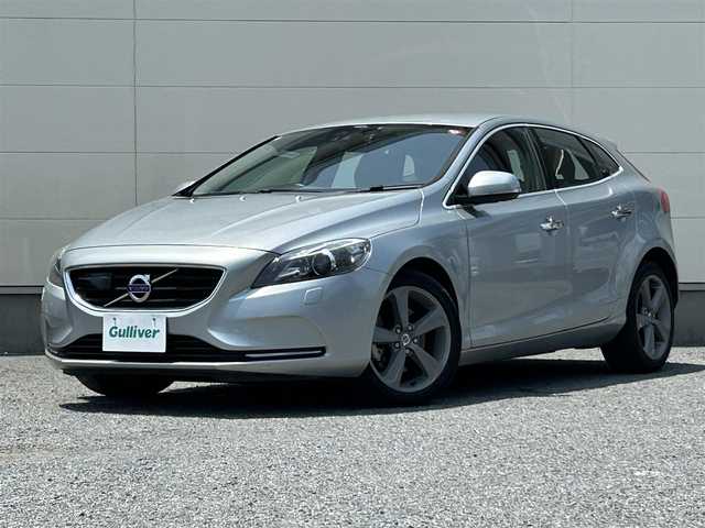 ボルボ Ｖ４０ T－4 茨城県 2013(平25)年 6.3万km エレクトリックシルバーメタリック 純正ディスプレイオーディオ/BT接続/純正ドライブレコーダー/　（4JR602797）/ACC/ETC/純正17インチAW/電動リアゲート/両席シートヒーター/D席パワーシート/LEDヘッドライト/オートライト/オートマチックハイビーム/アイドリングストップ/レーンキープアシスト/ABS/USB入力端子/W＋サイドエアバッグ
