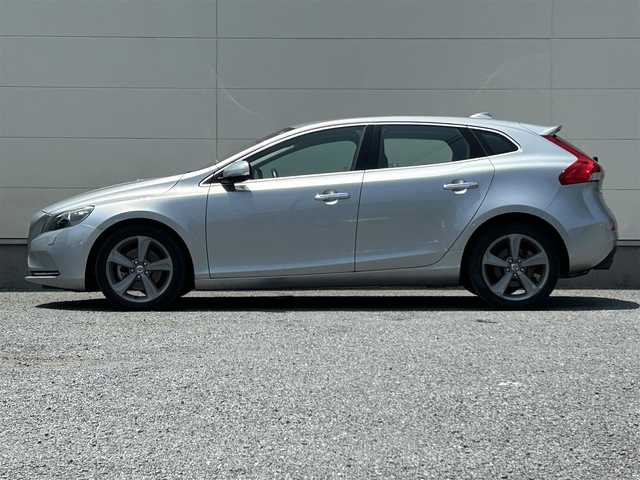 ボルボ Ｖ４０ T－4 茨城県 2013(平25)年 6.3万km エレクトリックシルバーメタリック 純正ディスプレイオーディオ/BT接続/純正ドライブレコーダー/　（4JR602797）/ACC/ETC/純正17インチAW/電動リアゲート/両席シートヒーター/D席パワーシート/LEDヘッドライト/オートライト/オートマチックハイビーム/アイドリングストップ/レーンキープアシスト/ABS/USB入力端子/W＋サイドエアバッグ