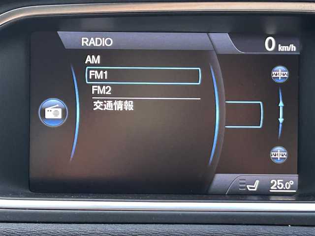 ボルボ Ｖ４０ T－4 茨城県 2013(平25)年 6.3万km エレクトリックシルバーメタリック 純正ディスプレイオーディオ/BT接続/純正ドライブレコーダー/　（4JR602797）/ACC/ETC/純正17インチAW/電動リアゲート/両席シートヒーター/D席パワーシート/LEDヘッドライト/オートライト/オートマチックハイビーム/アイドリングストップ/レーンキープアシスト/ABS/USB入力端子/W＋サイドエアバッグ