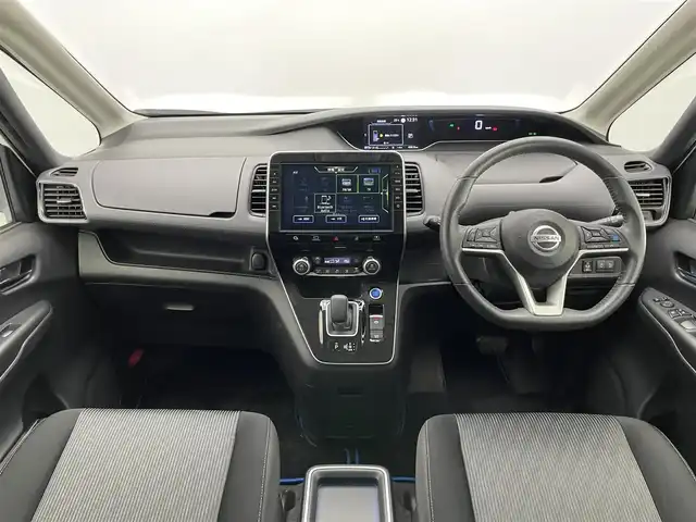 日産 セレナ e－パワー ハイウェイスター V 愛知県 2020(令2)年 4.1万km ブリリアントホワイトパール 純正１０型ナビ　純正後席モニター　禁煙車　セーフティパックＢ　プロパイロット　パーキングアシスト　全方位カメラ　ＢＳＭ　エマブレ　衝突軽減　追従クルコン　ハンズフリー両側パワスラ　ＬＥＤライト　フォグ