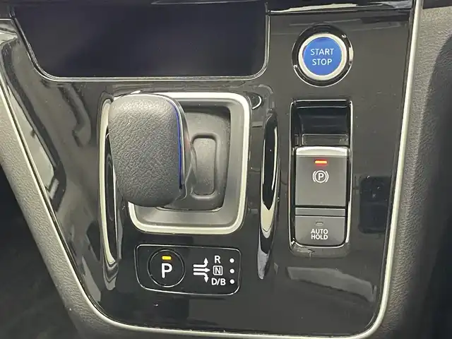 日産 セレナ e－パワー ハイウェイスター V 愛知県 2020(令2)年 4.1万km ブリリアントホワイトパール 純正１０型ナビ　純正後席モニター　禁煙車　セーフティパックＢ　プロパイロット　パーキングアシスト　全方位カメラ　ＢＳＭ　エマブレ　衝突軽減　追従クルコン　ハンズフリー両側パワスラ　ＬＥＤライト　フォグ