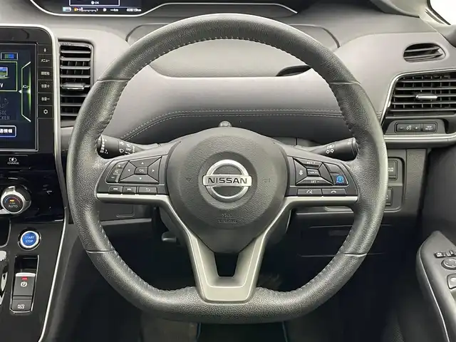 日産 セレナ e－パワー ハイウェイスター V 愛知県 2020(令2)年 4.1万km ブリリアントホワイトパール 純正１０型ナビ　純正後席モニター　禁煙車　セーフティパックＢ　プロパイロット　パーキングアシスト　全方位カメラ　ＢＳＭ　エマブレ　衝突軽減　追従クルコン　ハンズフリー両側パワスラ　ＬＥＤライト　フォグ