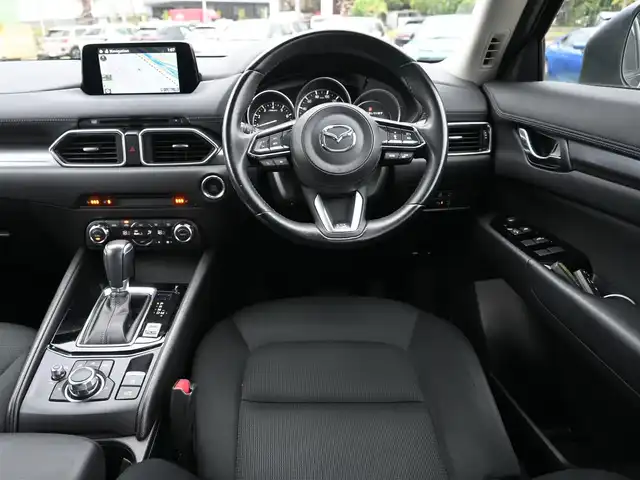 マツダ ＣＸ－５ 20S プロアクティブ 千葉県 2017(平29)年 5万km ジェットブラックマイカ スマートシティブレーキサポート/ブラインドスポットモニタリング/レーンキープ・アシスト・システム/レーダークルーズコントロール/アクティブ・ドライビング・ディスプレイ/i-stop/運転席パワーシート/前席シートヒーター/純正SDナビ/地デジTV/【DVD/CD再生機能　Bluetooth接続】/バックカメラ/革巻きステアリング/ステアリングスイッチ/ETC/LEDヘッドライト/ウインカーミラー/コーナーセンサー/純正19インチアルミホイル/サイド/カーテンエアバッグ/アドバンストキーレスエントリー