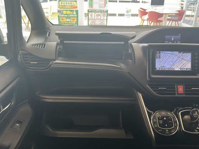 トヨタ エスクァイア ハイブリッド Gi 岐阜県 2015(平27)年 12.7万km スパークリングブラックパールクリスタルシャイン ワンオーナー/置くだけ充電/11インチフリップダウンモニター/D＋N席前席シートヒーター/クルーズコントロール/両側パワースライドドア/3列シート/バックカメラ/フロアマット/ウォークスルー/キセノンヘッドライト/Bluetooth/CD/DVD/純正アルミホイール/フルセグテレビ/TRC/プッシュスタート/盗難防止装置/スペアキー/オートライト