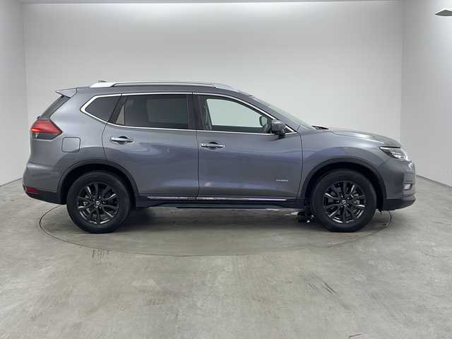 日産 エクストレイル ハイブリッド 20Xi 兵庫県 2020(令2)年 5.3万km ダークメタルグレー ・純正9インチナビ&TV&CD&SD&BT/・アラウンドビューモニター/・ビルトインETC/・エマージェンシーブレーキ/・プロパイロット/・レーンキープアシスト/・車線逸脱警報装置/・後側方車両検知警報/・移動物検知/・クロストラフィック/・フロントソナー/・リアソナー/・コーナリングスタビリティアシスト/・インテリジェントエンジンブレーキ/・パワーバックドア/・デジタルインナーミラー/・前席シートヒーター/・前席パワーシート/・カプロンシート/・保温保冷機能付きカップホルダー/・純正17インチアルミホイール/・LEDライト/・ステアリングリモコン/・ヘッドライトレベライザー/・電動格納ミラー/・純正フロアマット/・スマートキー/・スペアキー