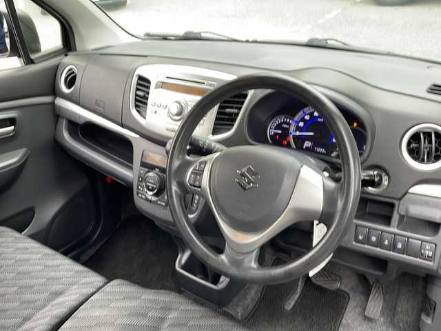 スズキ ワゴンＲ FX－LTD 大阪府 2016(平28)年 7.8万km スチールシルバーM 衝突軽減ブレーキ/盗難防止装置/ステアリングリモコン/オートライト/オートエアコン/プッシュスタート/12V電源/社外13インチアルミホイール/純正フロアマット/取扱説明書