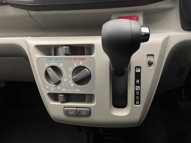 ダイハツ ミラ イース X リミテッド SAⅢ 宮崎県 2019(平31)年 2.8万km スカイブルーメタリック 禁煙車/衝突被害軽減ブレーキ/純正ナビTV/（NMZK-W68D/CD/DVD/Bluetooth/FMAM/フルセグTV)/純正バックカメラ/純正ドライブレコーダー/純正LEDオートライト/純正セキュリティアラーム/純正フロアマット/クリアランスソナー/オートマチックハイビーム/電動格納ミラー/ドアバイザー/WSRSエアバック/ABS/リモコンキー/スペアキー/新車時保証書/取扱い説明書