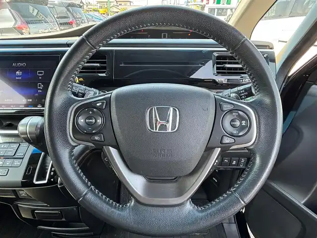 ホンダ ステップワゴン スパーダ クルスピセンシング 宮城県 2018(平30)年 5.4万km プレミアムスパークルブラックパール ホンダセンシング/●衝突軽減ブレーキ〈CMBS〉/●誤発進抑制機能/●歩行者事故低減ステアリング/●路外逸脱抑制機能/●ACC〈アダプティブ・クルーズ・コントロール〉/●LKAS〈車線維持支援システム〉/●先行車発進お知らせ機能/●標識認識機能/コーナーセンサー/純正11.6インチフリップダウンモニター（VM-185EN）/純正9インチナビ（VXM-187VFNi）/・CD/DVD/・Bluetooth/・フルセグTV/ビルトインETC/両側パワースライドドア/ハーフレザーシート/前席シートヒーター/革巻きステアリング/パドルシフト/ステアリングスイッチ/LEDヘッドランプ/フォグランプ/オートライト/スマートキー/プッシュスタート/スペアキー/電動格納ミラー/純正17インチAW/純正フロアマット/W/サイド/カーテンエアバッグ