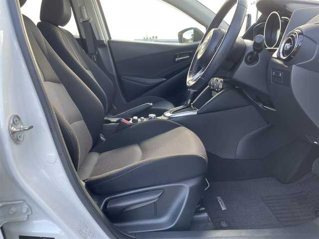 マツダ デミオ 13S ツーリング 鳥取県 2017(平29)年 1.8万km スノーフレイクホワイトパールマイカ 純正ナビ/フルセグ/DVD/CD/BT/USB/バイザー内蔵ETC/前後ドライブレコーダー/前席シートヒーター/衝突軽減ブレーキ/ヘッドアップディスプレイ/LEDヘッドライト/純正15インチアルミホイール/プッシュエンジンスタート/アイドリングストップ/フロアマット/ドアバイザー/スペアキー