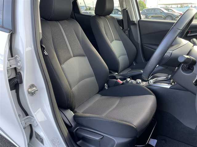 マツダ デミオ 13S ツーリング 鳥取県 2017(平29)年 1.8万km スノーフレイクホワイトパールマイカ 純正ナビ/フルセグ/DVD/CD/BT/USB/バイザー内蔵ETC/前後ドライブレコーダー/前席シートヒーター/衝突軽減ブレーキ/ヘッドアップディスプレイ/LEDヘッドライト/純正15インチアルミホイール/プッシュエンジンスタート/アイドリングストップ/フロアマット/ドアバイザー/スペアキー