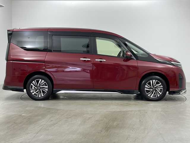 日産 セレナ e－4ORCE ハイウェイスターV 道央・札幌 2024(令6)年 0.3万km 赤 ・4WD/・純正ナビ&フルセグTV&BT/・全方位カメラ/・プロパイロット/・インテリジェントエマージェンシーブレーキ/・前方衝突予測警報/・車線逸脱防止支援システム/・車線逸脱警報/・後側方衝突防止支援システム/・後側方車両検知警報/・フロント&バックソナー/・デジタルインナーミラー/・前席シートヒーター/・ステアリングヒーター/・ステアリングスイッチ/・置くだけ充電/・ビルトインETC/・LEDヘッドライト/・オートライト/・オートマチックハイビーム/・スマートキー/・スペアキー/・スマートキー