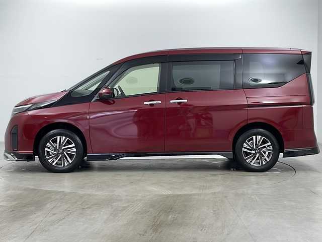 日産 セレナ e－4ORCE ハイウェイスターV 道央・札幌 2024(令6)年 0.3万km 赤 ・4WD/・純正ナビ&フルセグTV&BT/・全方位カメラ/・プロパイロット/・インテリジェントエマージェンシーブレーキ/・前方衝突予測警報/・車線逸脱防止支援システム/・車線逸脱警報/・後側方衝突防止支援システム/・後側方車両検知警報/・フロント&バックソナー/・デジタルインナーミラー/・前席シートヒーター/・ステアリングヒーター/・ステアリングスイッチ/・置くだけ充電/・ビルトインETC/・LEDヘッドライト/・オートライト/・オートマチックハイビーム/・スマートキー/・スペアキー/・スマートキー