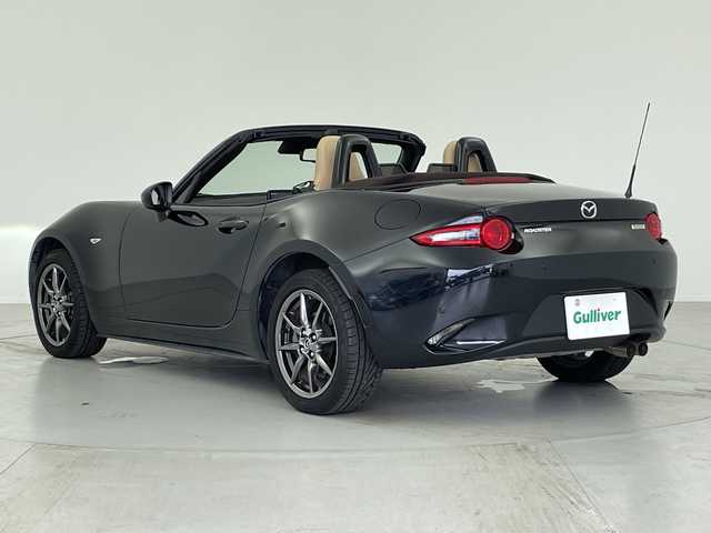 マツダ ロードスター キャラメル・トップ 愛知県 2018(平30)年 3.7万km ジェットブラックマイカ 純正マツダコネクトナビ・フルセグＴＶ/ＣＤ・ＤＶＤ・Bluetooth再生/ベージュレザーシート/シートヒーター/スマートキー/LEDヘッドライト/コーナーセンサー/2本出しマフラー/パドルシフト/アイドルオフ