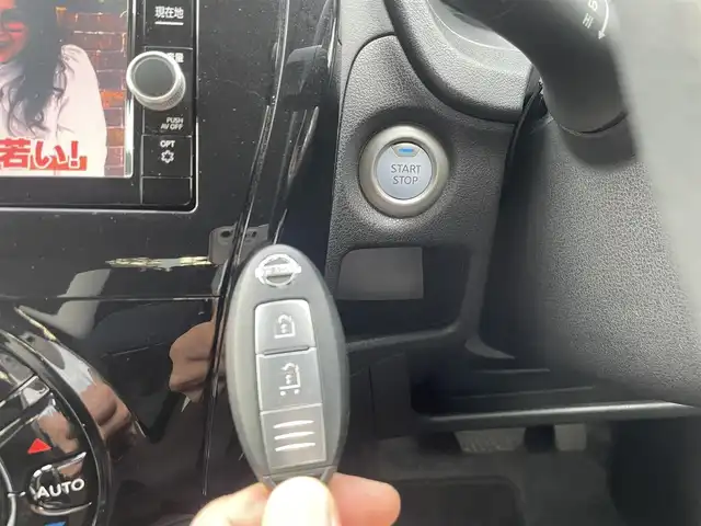 日産 ノート e－パワー X 埼玉県 2019(平31)年 4.2万km ダークメタルグレー /純正メモリナビ//フルセグTV//アラウンドビューモニター//CD&DVD&Blu-ray再生//Bluetooth接続//クルーズコントロール//ETC//スマートキーx2//LEDヘッドライト//インテリジェントルームミラー//衝突軽減ブレーキ//車線逸脱警報//Wエアバッグ&ABS//横滑り防止装置//クリアランスソナー//前後ドライブレコーダー//オートライト//プライバシーガラス//ドアバイザー//純正15インチAW//新車時保証書//取扱説明書//ナビ取説