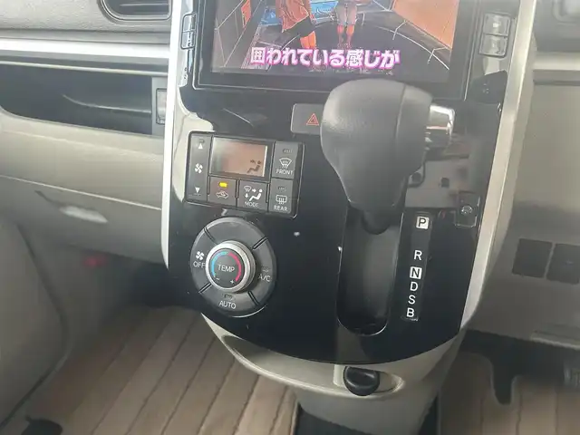 ダイハツ タント X 東京都 2015(平27)年 9.9万km パールホワイトⅢ 純正メモリナビ（NSZN-W65DB）/・Bluetooth/TV/CD/DVD/USB/ドライブレコーダー（DRV-325）/アイドリングストップ/横滑り防止装置/盗難防止装置/パワースライドドア/オートライト/オートエアコン/純正14インチアルミホイール/スペアキー1本/ETC/取扱説明書/保証書