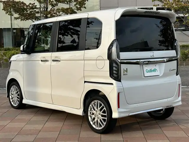 ホンダ Ｎ ＢＯＸ カスタム L ターボ 福島県 2023(令5)年 1.5万km プラチナホワイトパール ホンダセンシング/衝突軽減ブレーキ（CMBS）/誤発進抑制機能/歩行者事故低減ステアリング/路外逸脱抑制機能/渋滞追従機能付アダプティブクルーズコントロール（ACC）/車線維持支援システム（LKAS）/先行車発進お知らせ機能/標識認識機能/後方誤発進抑制機能/オートハイビーム/社外ディスプレイオーディオ/【FM/AM/BT/USB/HDMI】/ドライブレコーダー/ビルトインETC/デジタルインナーミラー/型番：PR998C/両側電動スライドドア/前席シートヒーター/ステアリングリモコン/パドルシフト/シートバックテーブル/リアドアロールサンシェード/LEDオートライト/LEDフォグランプ/純正フロアマット/純正ドアバイザー