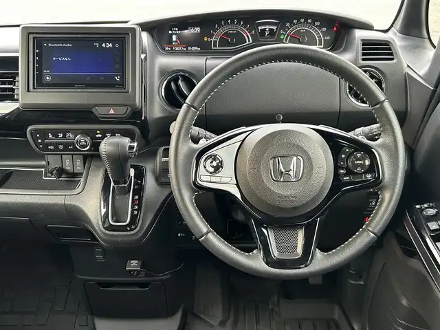 ホンダ Ｎ ＢＯＸ カスタム L ターボ 福島県 2023(令5)年 1.5万km プラチナホワイトパール ホンダセンシング/衝突軽減ブレーキ（CMBS）/誤発進抑制機能/歩行者事故低減ステアリング/路外逸脱抑制機能/渋滞追従機能付アダプティブクルーズコントロール（ACC）/車線維持支援システム（LKAS）/先行車発進お知らせ機能/標識認識機能/後方誤発進抑制機能/オートハイビーム/社外ディスプレイオーディオ/【FM/AM/BT/USB/HDMI】/ドライブレコーダー/ビルトインETC/デジタルインナーミラー/型番：PR998C/両側電動スライドドア/前席シートヒーター/ステアリングリモコン/パドルシフト/シートバックテーブル/リアドアロールサンシェード/LEDオートライト/LEDフォグランプ/純正フロアマット/純正ドアバイザー