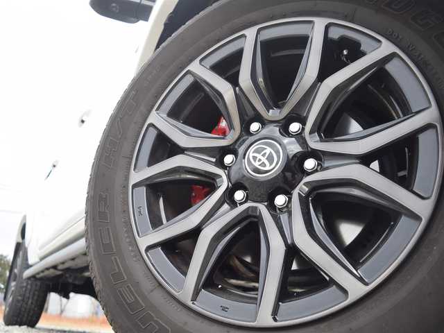 トヨタ ハイラックス Z GRスポーツ 兵庫県 2023(令5)年 1.7万km スーパーホワイトⅡ 純正ナビ/全方位カメラ/トノカバー/ETC/ドライブレコーダー前後/トヨタセーフティセンス/パドルシフト/レーダークルーズコントロール/ステアリングリモコン/スマートキー/純正アルミホイール/LEDヘッドライト