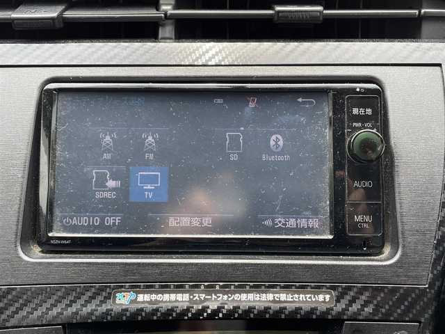 トヨタ プリウス S ツーリングセレ G’s 愛知県 2015(平27)年 10.1万km ホワイトパールクリスタルシャイン (株)IDOMが運営する【じしゃロン名古屋鳴海店】の自社ローン専用車両になりますこちらは現金またはオートローンご利用時の価格です。自社ローンご希望の方は別途その旨お申付け下さい/登録時100474キロ/ワンオーナー/スマートキー/純正ナビ・フルセグTV/　（CD/DVD/BT）/バックカメラ/ビルトインETC/HIDライト/取扱説明書/保証書/スペアキー