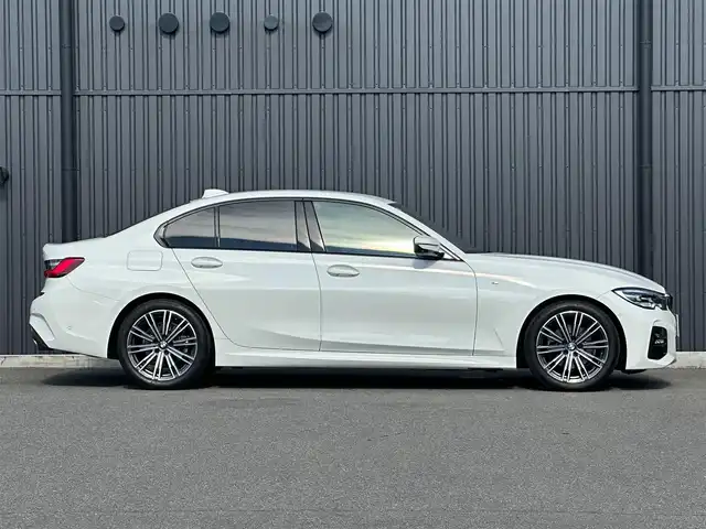 ＢＭＷ ３２０ｄ xDrive Mスポーツ 福島県 2021(令3)年 6万km アルピンホワイトⅢ 純正ナビ(BT/USB)/アダプティブクルーズコントロール/ブラインドスポットモニター/黒レザーシート/シートヒーター/パワーシート/パワーバックドア/バック・360°カメラ/ワイヤレスチャージャー/ミラー一体型ETC/前後ドライブレコーダー/パドルシフト/ステアリングスイッチ/純正18AW/純正フロアマット/LEDヘッドライト/オートホールド/コンフォートアクセス/保証書/取扱説明書
