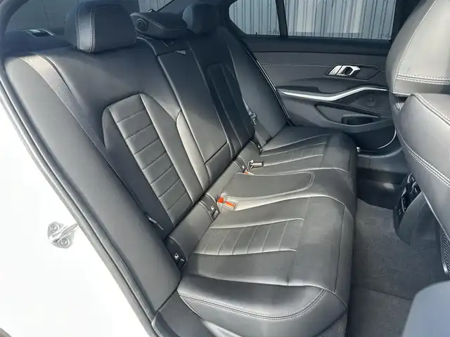 ＢＭＷ ３２０ｄ xDrive Mスポーツ 福島県 2021(令3)年 6万km アルピンホワイトⅢ 純正ナビ(BT/USB)/アダプティブクルーズコントロール/ブラインドスポットモニター/黒レザーシート/シートヒーター/パワーシート/パワーバックドア/バック・360°カメラ/ワイヤレスチャージャー/ミラー一体型ETC/前後ドライブレコーダー/パドルシフト/ステアリングスイッチ/純正18AW/純正フロアマット/LEDヘッドライト/オートホールド/コンフォートアクセス/保証書/取扱説明書