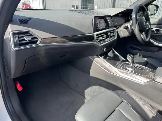 ＢＭＷ ３２０ｄ xDrive Mスポーツ 福島県 2021(令3)年 6万km アルピンホワイトⅢ 純正ナビ(BT/USB)/アダプティブクルーズコントロール/ブラインドスポットモニター/黒レザーシート/シートヒーター/パワーシート/パワーバックドア/バック・360°カメラ/ワイヤレスチャージャー/ミラー一体型ETC/前後ドライブレコーダー/パドルシフト/ステアリングスイッチ/純正18AW/純正フロアマット/LEDヘッドライト/オートホールド/コンフォートアクセス/保証書/取扱説明書