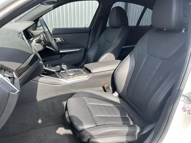 ＢＭＷ ３２０ｄ xDrive Mスポーツ 福島県 2021(令3)年 6万km アルピンホワイトⅢ 純正ナビ(BT/USB)/アダプティブクルーズコントロール/ブラインドスポットモニター/黒レザーシート/シートヒーター/パワーシート/パワーバックドア/バック・360°カメラ/ワイヤレスチャージャー/ミラー一体型ETC/前後ドライブレコーダー/パドルシフト/ステアリングスイッチ/純正18AW/純正フロアマット/LEDヘッドライト/オートホールド/コンフォートアクセス/保証書/取扱説明書