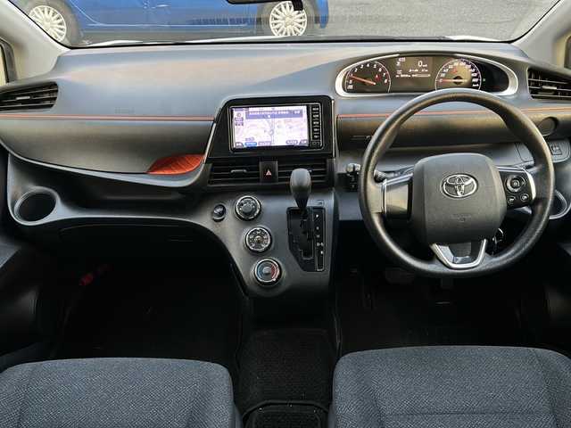 トヨタ シエンタ X 東京都 2017(平29)年 9万km ホワイトパールクリスタルシャイン ワンオーナー/純正ナビ【Bluetooth接続可、フルセグTV、CD】/片側パワースライドドア/社外フロアマット/三列シート/ウォークスルー/チップアップシート/アイドリングストップ/レーンキープアシスト/衝突被害軽減システム/横滑り防止装置/盗難防止装置/ABS/ETC/Wエアバッグ/リモコンキー/スペアキー1本