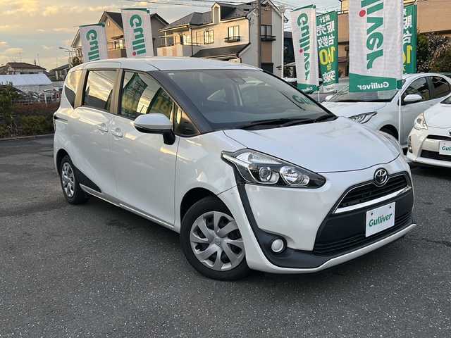 トヨタ シエンタ X 東京都 2017(平29)年 9万km ホワイトパールクリスタルシャイン ワンオーナー/純正ナビ【Bluetooth接続可、フルセグTV、CD】/片側パワースライドドア/社外フロアマット/三列シート/ウォークスルー/チップアップシート/アイドリングストップ/レーンキープアシスト/衝突被害軽減システム/横滑り防止装置/盗難防止装置/ABS/ETC/Wエアバッグ/リモコンキー/スペアキー1本