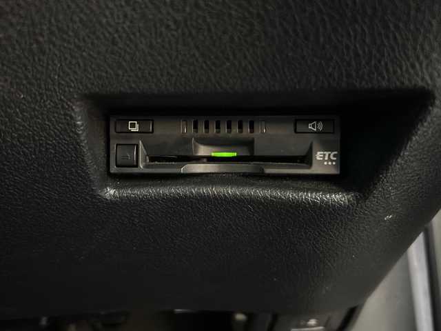 トヨタ シエンタ X 東京都 2017(平29)年 9万km ホワイトパールクリスタルシャイン ワンオーナー/純正ナビ【Bluetooth接続可、フルセグTV、CD】/片側パワースライドドア/社外フロアマット/三列シート/ウォークスルー/チップアップシート/アイドリングストップ/レーンキープアシスト/衝突被害軽減システム/横滑り防止装置/盗難防止装置/ABS/ETC/Wエアバッグ/リモコンキー/スペアキー1本