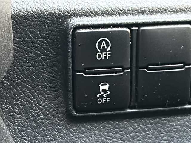 トヨタ シエンタ X 東京都 2017(平29)年 9万km ホワイトパールクリスタルシャイン ワンオーナー/純正ナビ【Bluetooth接続可、フルセグTV、CD】/片側パワースライドドア/社外フロアマット/三列シート/ウォークスルー/チップアップシート/アイドリングストップ/レーンキープアシスト/衝突被害軽減システム/横滑り防止装置/盗難防止装置/ABS/ETC/Wエアバッグ/リモコンキー/スペアキー1本