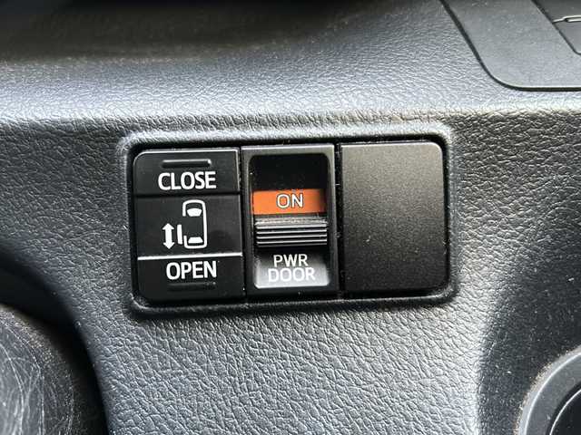 トヨタ シエンタ X 東京都 2017(平29)年 9万km ホワイトパールクリスタルシャイン ワンオーナー/純正ナビ【Bluetooth接続可、フルセグTV、CD】/片側パワースライドドア/社外フロアマット/三列シート/ウォークスルー/チップアップシート/アイドリングストップ/レーンキープアシスト/衝突被害軽減システム/横滑り防止装置/盗難防止装置/ABS/ETC/Wエアバッグ/リモコンキー/スペアキー1本