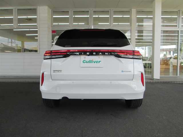 日産 オーラ G レザーエディション 千葉県 2023(令5)年 1.2万km ピュアホワイトパール 純正SDナビ・フルセグTV/全方位カメラ/純正オーディオ【BT/SD/HDMI】/フロント・リアコーナーセンサー/純正前後ドライブレコーダー/ウインカードアミラー/革巻きステアリング/LEDヘッドライト/LEDフォグランプ/フォグランプ/TVキット/ETC