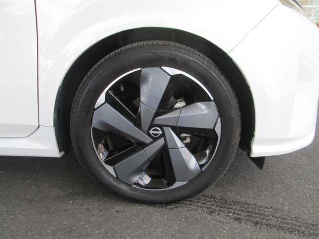 日産 オーラ G レザーエディション 千葉県 2023(令5)年 1.2万km ピュアホワイトパール 純正SDナビ・フルセグTV/全方位カメラ/純正オーディオ【BT/SD/HDMI】/フロント・リアコーナーセンサー/純正前後ドライブレコーダー/ウインカードアミラー/革巻きステアリング/LEDヘッドライト/LEDフォグランプ/フォグランプ/TVキット/ETC