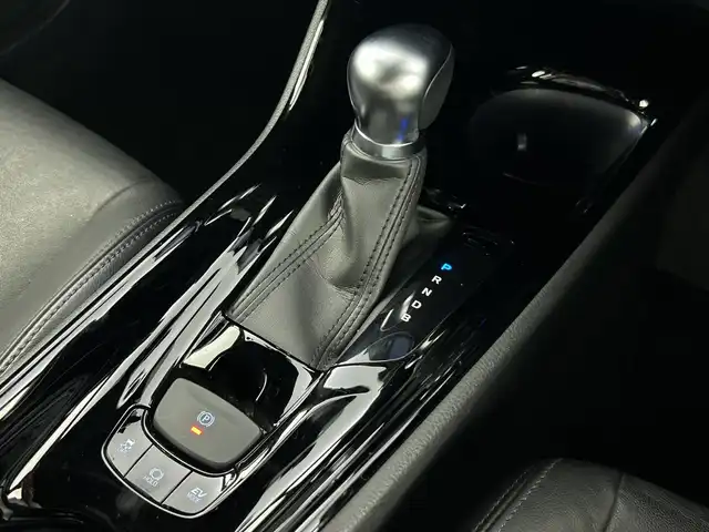 トヨタ Ｃ－ＨＲ G モード ネロ セーフティプラス 愛知県 2020(令2)年 5.5万km ホワイトパールクリスタルシャイン 禁煙車/純正8インチナビ/（AM/FM/USB/Bluetooth）/全方位カメラ/トヨタセーフティセンス/・衝突軽減ブレーキ/・レーンキープアシスト/・オートマチックハイビーム/・レーダークルーズコントロール/ブラインドスポットモニター/ETC/ドライブレコーダー/シートヒーター/スマートキー/プッシュスタート/LEDヘッドライト/フロントフォグランプ/純正18インチアルミホイール/純正フロアマット/横滑り防止装置