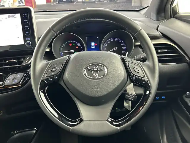 トヨタ Ｃ－ＨＲ G モード ネロ セーフティプラス 愛知県 2020(令2)年 5.5万km ホワイトパールクリスタルシャイン 禁煙車/純正8インチナビ/（AM/FM/USB/Bluetooth）/全方位カメラ/トヨタセーフティセンス/・衝突軽減ブレーキ/・レーンキープアシスト/・オートマチックハイビーム/・レーダークルーズコントロール/ブラインドスポットモニター/ETC/ドライブレコーダー/シートヒーター/スマートキー/プッシュスタート/LEDヘッドライト/フロントフォグランプ/純正18インチアルミホイール/純正フロアマット/横滑り防止装置